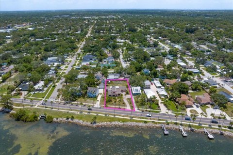 House in Dunedin, Florida 4 bedrooms, 341.6 sq.m. № 1780507 - photo 22