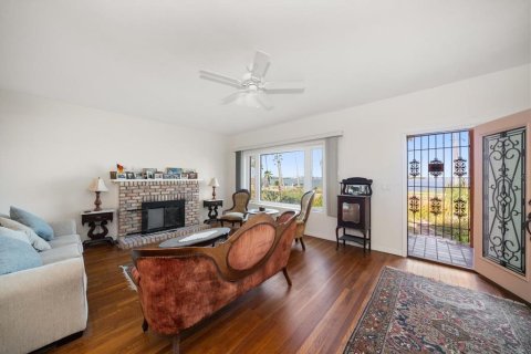 House in Dunedin, Florida 4 bedrooms, 341.6 sq.m. № 1780507 - photo 8