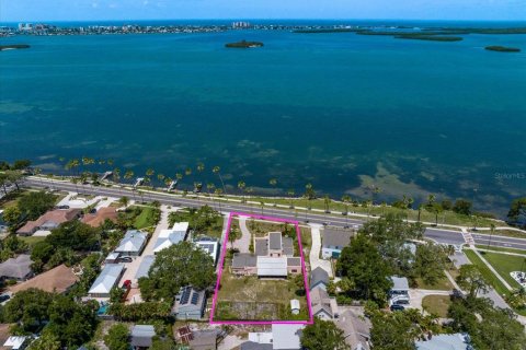 House in Dunedin, Florida 4 bedrooms, 341.6 sq.m. № 1780507 - photo 21