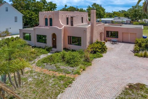 House in Dunedin, Florida 4 bedrooms, 341.6 sq.m. № 1780507 - photo 17