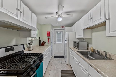 Commercial property in Fort Lauderdale, Florida 225.1 sq.m. № 2154752 - photo 19