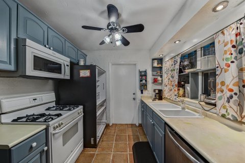 Commercial property in Fort Lauderdale, Florida 225.1 sq.m. № 2154752 - photo 6