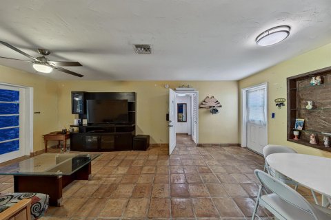 Commercial property in Fort Lauderdale, Florida 225.1 sq.m. № 2154752 - photo 4