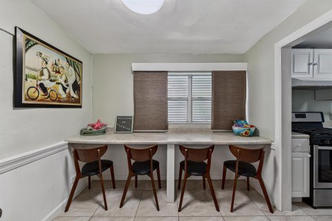 Commercial property in Fort Lauderdale, Florida 225.1 sq.m. № 2154752 - photo 17