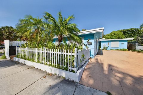 Commercial property in Fort Lauderdale, Florida 225.1 sq.m. № 2154752 - photo 28