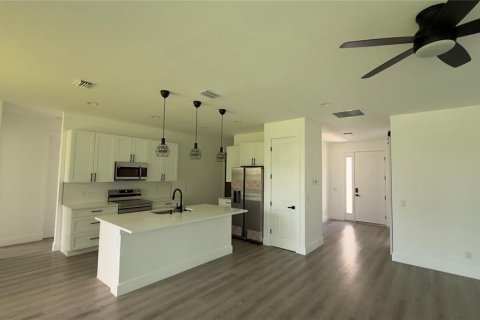 House in Port Charlotte, Florida 4 bedrooms, 178.37 sq.m. № 2220989 - photo 2