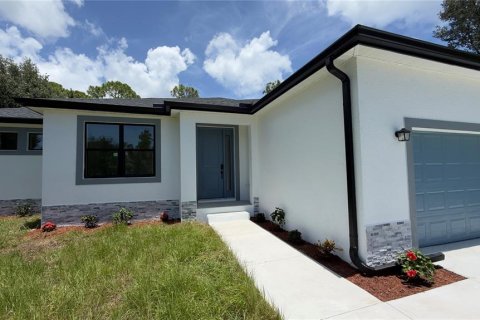 House in Port Charlotte, Florida 4 bedrooms, 178.37 sq.m. № 2220989