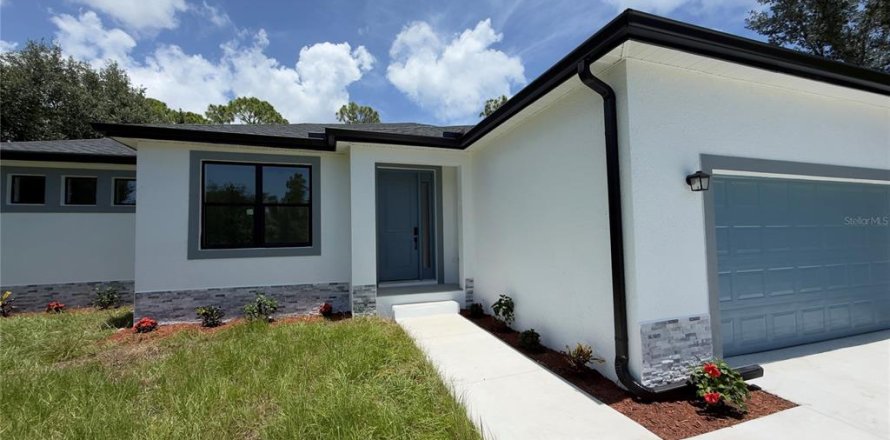 House in Port Charlotte, Florida 4 bedrooms, 178.37 sq.m. № 2220989