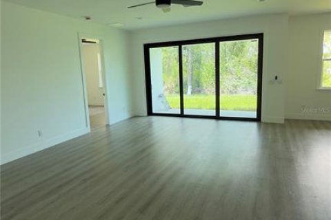 House in Port Charlotte, Florida 4 bedrooms, 178.37 sq.m. № 2220989 - photo 3