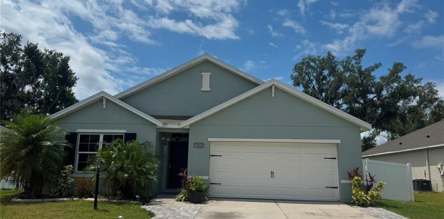 House in Palmetto, Florida 4 bedrooms, 162.76 sq.m. № 2239016
