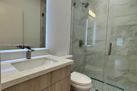 House in Weston, Florida 6 bedrooms, 323.21 sq.m. № 2031171 - photo 8