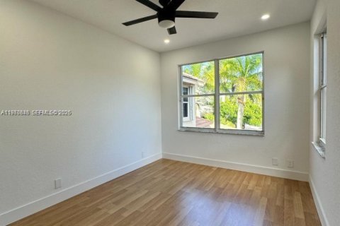 House in Weston, Florida 6 bedrooms, 323.21 sq.m. № 2031171 - photo 19