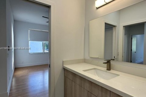 House in Weston, Florida 6 bedrooms, 323.21 sq.m. № 2031171 - photo 9