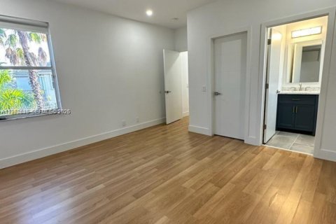 House in Weston, Florida 6 bedrooms, 323.21 sq.m. № 2031171 - photo 24