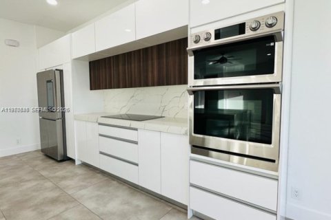 House in Weston, Florida 6 bedrooms, 323.21 sq.m. № 2031171 - photo 30