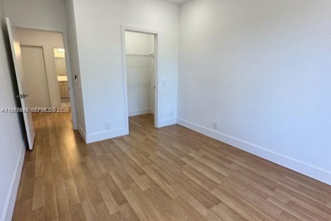 House in Weston, Florida 6 bedrooms, 323.21 sq.m. № 2031171 - photo 13