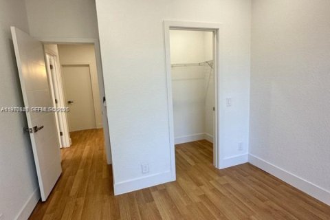 House in Weston, Florida 6 bedrooms, 323.21 sq.m. № 2031171 - photo 18