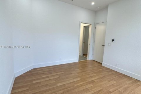 House in Weston, Florida 6 bedrooms, 323.21 sq.m. № 2031171 - photo 16