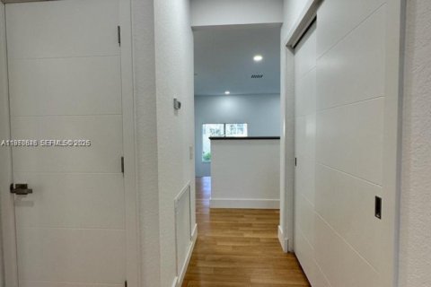 House in Weston, Florida 6 bedrooms, 323.21 sq.m. № 2031171 - photo 28