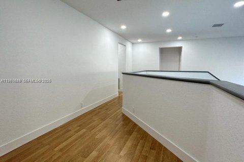 House in Weston, Florida 6 bedrooms, 323.21 sq.m. № 2031171 - photo 22