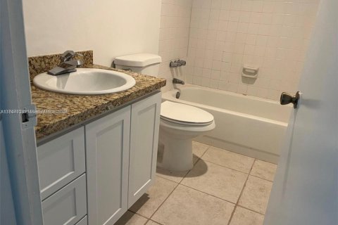 Купить кондоминиум в Майами, Флорида 3 спальни, 112.41м2, № 1862208 - фото 21