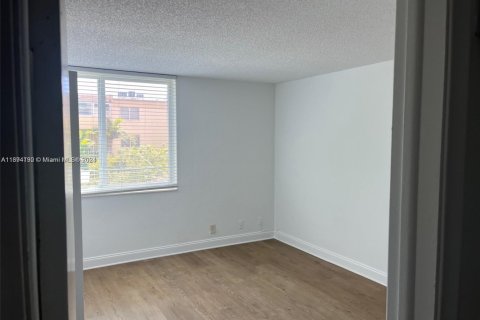 Купить кондоминиум в Майами, Флорида 3 спальни, 112.41м2, № 1862208 - фото 25