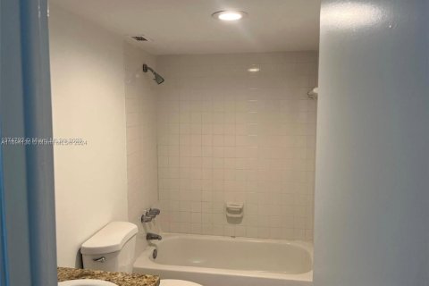 Купить кондоминиум в Майами, Флорида 3 спальни, 112.41м2, № 1862208 - фото 22