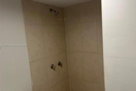 Купить кондоминиум в Майами, Флорида 3 спальни, 112.41м2, № 1862208 - фото 14