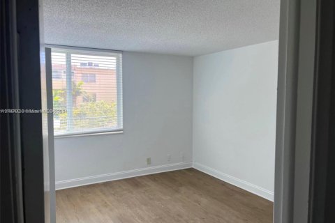 Купить кондоминиум в Майами, Флорида 3 спальни, 112.41м2, № 1862208 - фото 15
