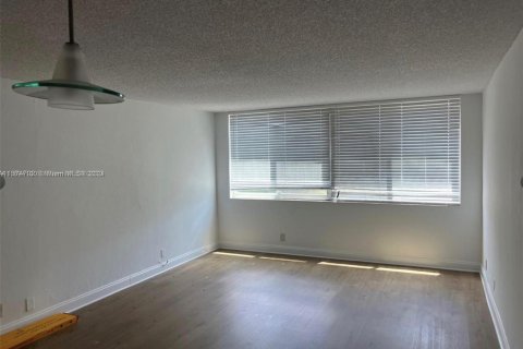 Купить кондоминиум в Майами, Флорида 3 спальни, 112.41м2, № 1862208 - фото 11
