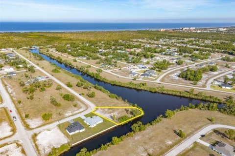 Land in Cape Coral, Florida № 2081614 - photo 9