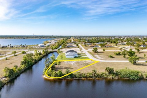 Land in Cape Coral, Florida № 2081614