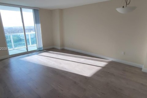 Condo in Miami, Florida, 1 bedroom  № 2412988 - photo 8
