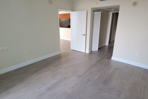 Condo in Miami, Florida, 1 bedroom  № 2412988 - photo 7