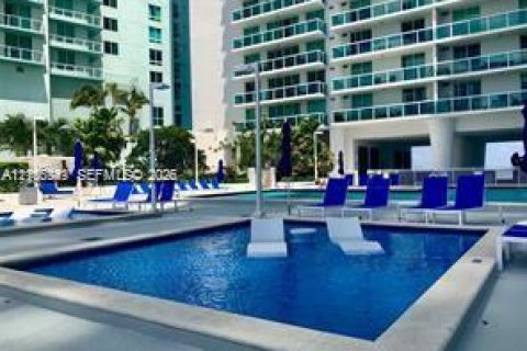 Condo in Miami, Florida, 1 bedroom  № 2412988 - photo 3