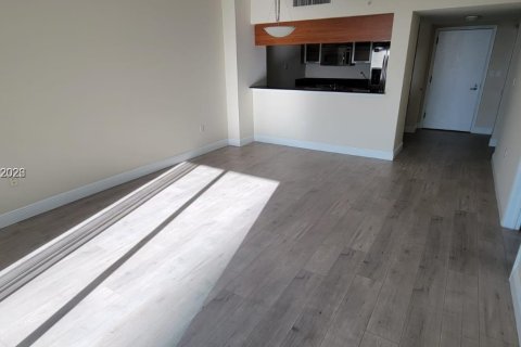 Condo in Miami, Florida, 1 bedroom  № 2412988 - photo 6