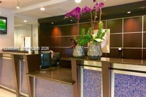 Condo in Miami, Florida, 1 bedroom  № 2412988 - photo 2