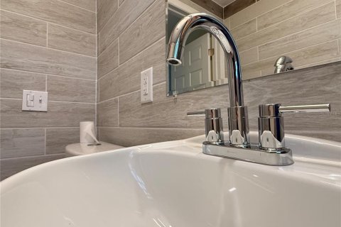 Купить виллу или дом в Эджуотер, Флорида 5 комнат, 65.03м2, № 2142816 - фото 26