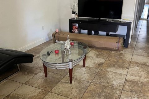 Touwnhouse à vendre à Miami, Floride: 3 chambres, 111.48 m2 № 1938447 - photo 10