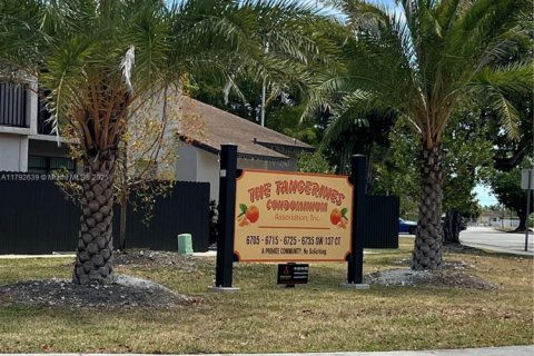 Adosado en venta en Miami, Florida, 3 dormitorios, 111.48 m2 № 1938447 - foto 1