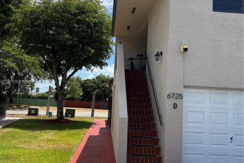 Adosado en venta en Miami, Florida, 3 dormitorios, 111.48 m2 № 1938447 - foto 3