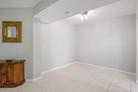Copropriété à louer à Lake Worth, Floride: 2 chambres, 101.26 m2 № 2431323 - photo 4