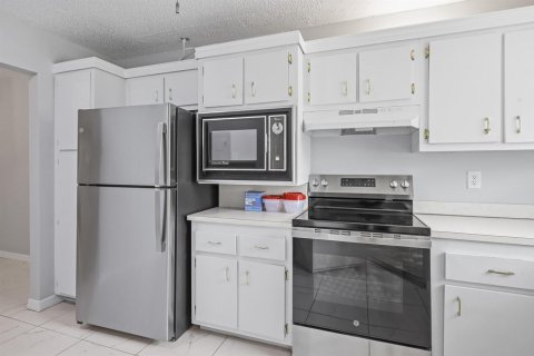 Copropriété à louer à Lake Worth, Floride: 2 chambres, 101.26 m2 № 2431323 - photo 7