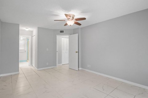 Copropriété à louer à Lake Worth, Floride: 2 chambres, 101.26 m2 № 2431323 - photo 10