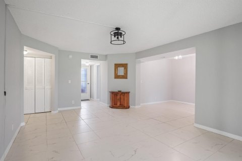 Copropriété à louer à Lake Worth, Floride: 2 chambres, 101.26 m2 № 2431323 - photo 2