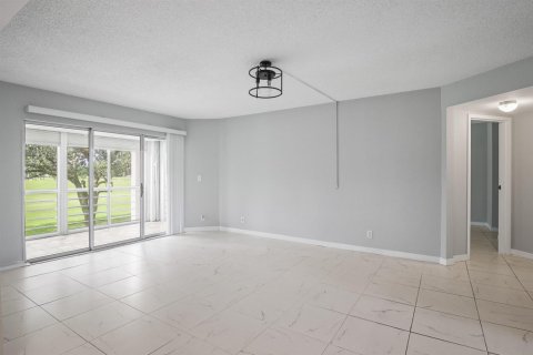 Copropriété à louer à Lake Worth, Floride: 2 chambres, 101.26 m2 № 2431323 - photo 3