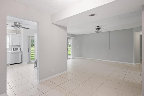 Copropriété à louer à Lake Worth, Floride: 2 chambres, 101.26 m2 № 2431323 - photo 5
