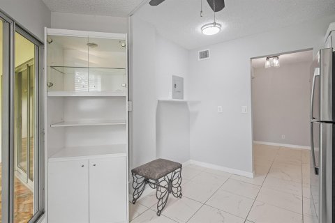 Copropriété à louer à Lake Worth, Floride: 2 chambres, 101.26 m2 № 2431323 - photo 8