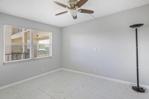 Copropriété à louer à Lake Worth, Floride: 2 chambres, 101.26 m2 № 2431323 - photo 16