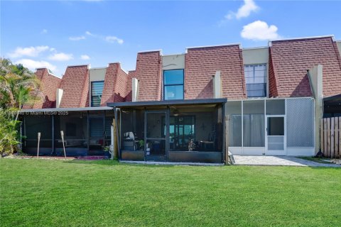 Купить кондоминиум в Пемброк-Пайнс, Флорида 2 спальни, 96.62м2, № 1981007 - фото 18